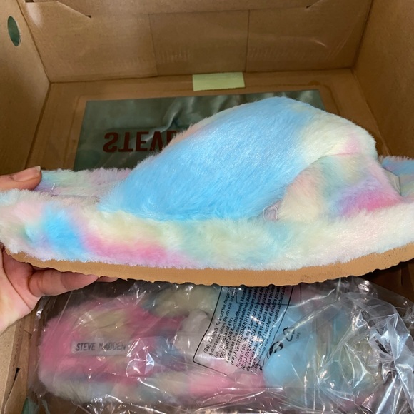 Steve Madden fuzzy Tye dye slippers size 10 - Picture 5 of 7